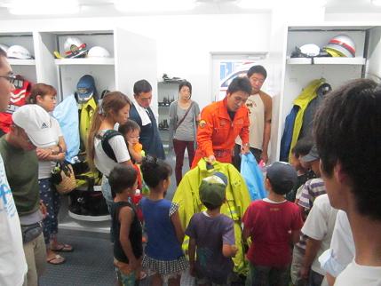 消防服を着せてもらえるかな？