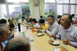 ２日目　カレー夕食
